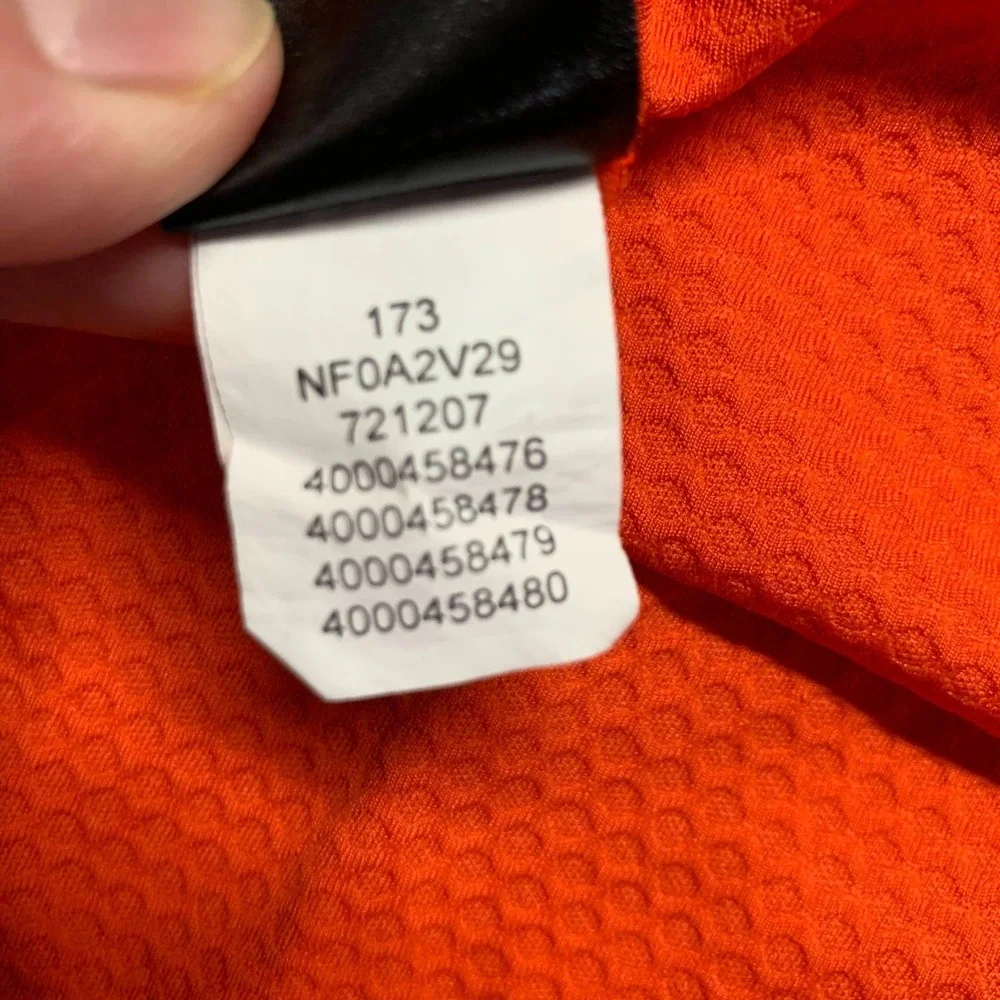 The North Face Women's S Fire Red Brave the Cold Wind 1/2‎ Zip Flashdry Pullover